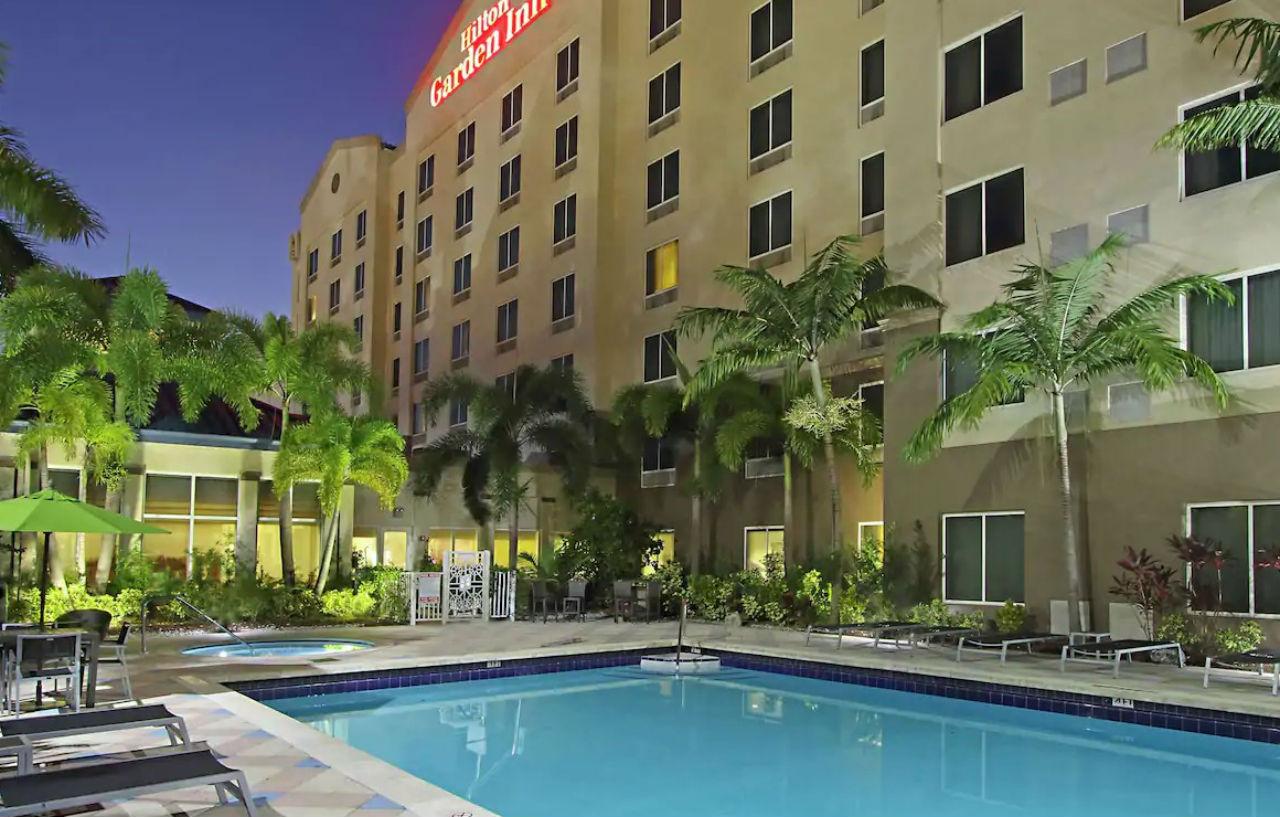 Hilton Garden Inn Miami Airport West Exterior photo