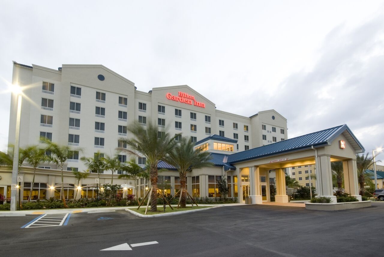 Hilton Garden Inn Miami Airport West Exterior photo